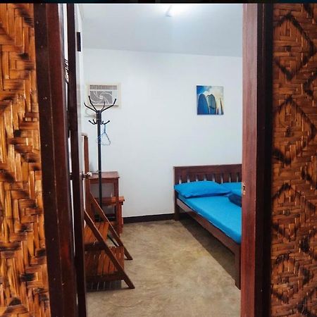 Tres Islas Hostel Генерал-Луна Экстерьер фото