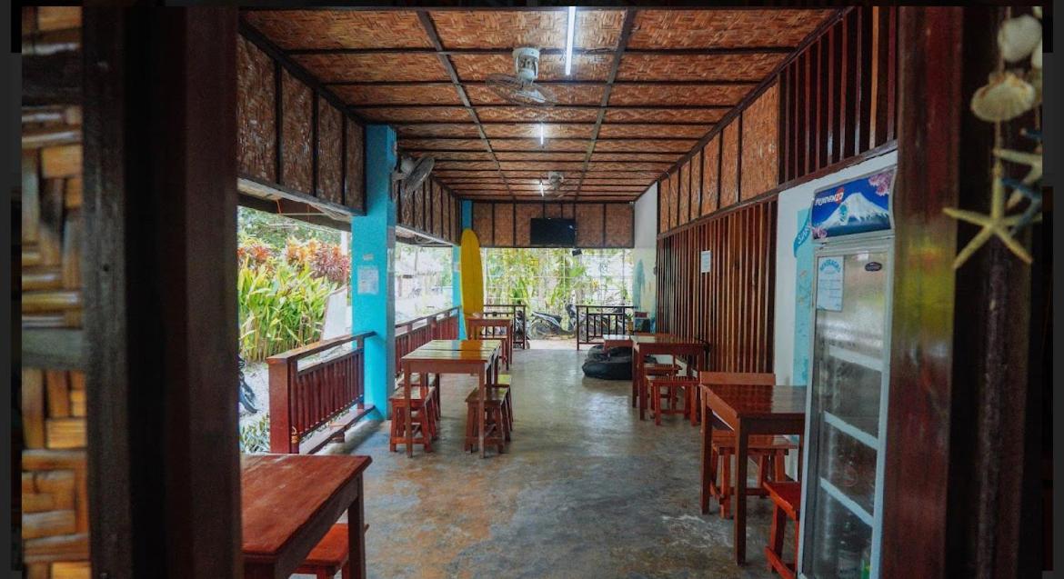 Tres Islas Hostel Генерал-Луна Экстерьер фото